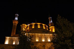 Mimar Sinan'ın Ege Bölgesi'ndeki tek eseri olan ve hayattayken bitimini göremediği Muradiye Camisi ve Külliyesi, Osmanlı yapıtlarının en güzel örneklerinden biri olarak asırlardır ayakta duruyor.
