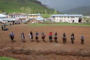 Kırgız Türkleri, kulüp ve dernek çatısı altında çeşitli etkinlikler ve sportif faaliyetler gerçekleştiriyor. 