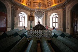 1801'deki yangında ve 1855 depreminde büyük hasar gören türbe, 1863 yılında Sultan Abdülaziz tarafından yeniden yaptırıldı.