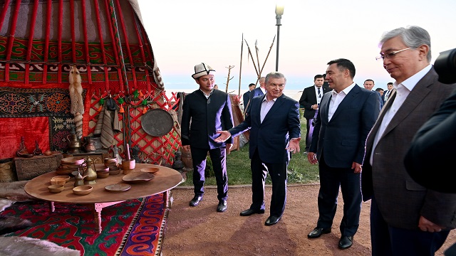 kazakistan-ve-ozbekistan-cumhurbaskanlari-icin-kirgizistanda-gezi-ve-kultur-pro
