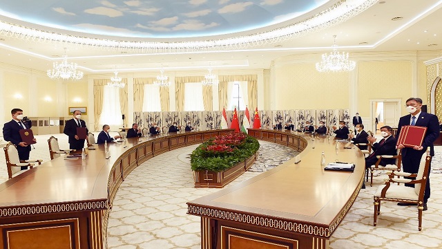 cin-ve-tacikistan-liderleri-sanghay-isbirligi-orgutu-zirvesinde-gorustu