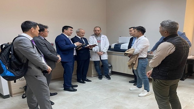 ozbekistandan-akademisyenler-adana-cukurova-universitesini-ziyaret-etti
