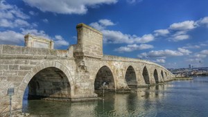Ancak Köprü, Kanuni Sultan Süleyman Zigetvar Kuşatması'nda vefat ettiği için köprü, oğlu II. Selim zamanında 1567 yılında tamamlanmıştır.