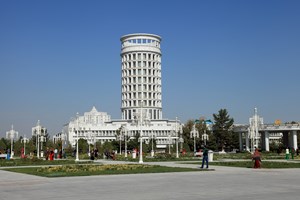Ata yurdu Türkmenistan’ın Başkenti Aşkabat..Aşkın şehri Aşkabat şimdilerde “Ak Şehir” olarak anılıyor.