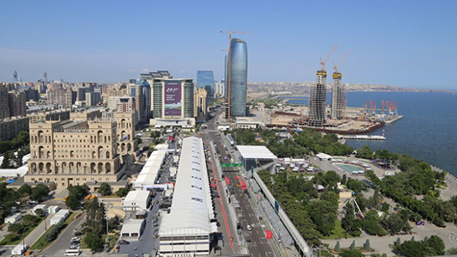 baku-sokaklari-yeniden-piste-donustu