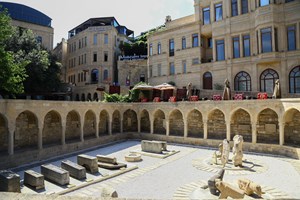 Azerbaycan'ın başkenti Bakü'nün İçerişehir bölgesi, tarihi ve kültürel zenginlikleriyle zamana meydan okuyor.