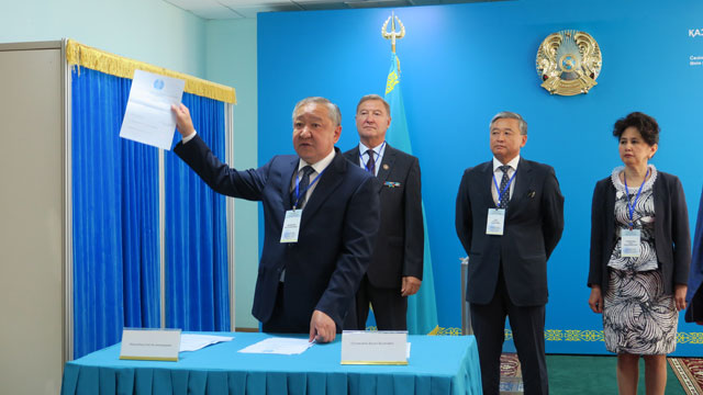 kazakistan-da-senato-icin-kismi-secim-yapildi