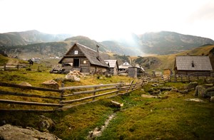 Sonbaharın doğaya yansıyan sarı tonlarının hissedilmeye başladığı Bosna Hersek, doğasıyla görenleri adeta büyülüyor.