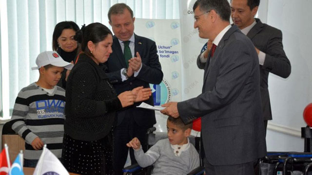 tikadan-ozbekistandaki-engellilere-destek