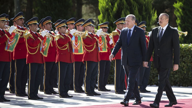 cumhurbaskani-erdogan-azerbaycanda-resmi-torenle-karsilandi