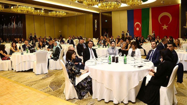 turkiye-mezunlari-azerbaycanda-bulustu
