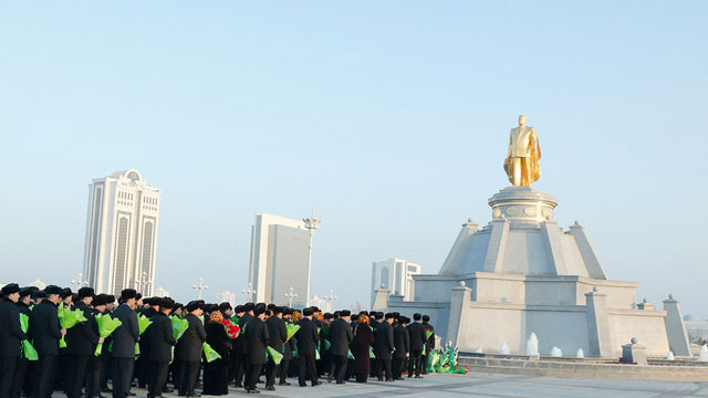 turkmenistan-in-ilk-cumhurbaskani-niyazov-anildi