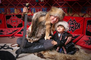 "Havaların ısınmasıyla ülkemizin birçok yerinden vatandaşların ilgisiyle karşılaşıyoruz. Vatandaşların bu konuda bizlere yoğun talebi var. Bizler de yavaş yavaş talepleri karşılamaya çalışıyoruz. Burada sergilediğimiz bütün ürünler el emeği ve 2000 yıl önce kullanılan ürünlerle aynı özellikleri taşıyor.