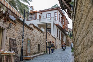 "Antalya'nın geçmişe açılan kapısı "Kaleiçi"