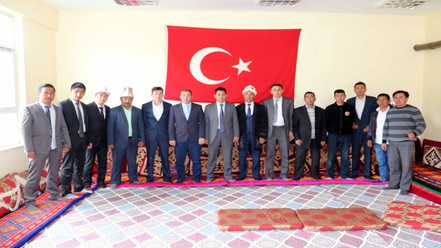kirgiz-turklerinden-mehmetcike-anlamli-destek