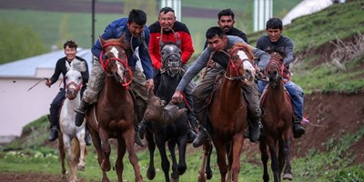 Ata sporları "Kökbörü"yü Van'da yaşatıyorlar