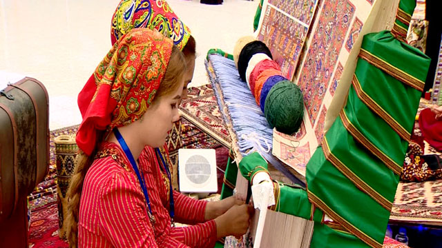 turkmenistanda-hali-bayrami-kutlamalari