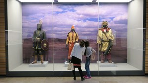 Müzede Astana, Bağımsız Kazakistan, Altın, Eski ve Orta Çağ Tarihi, Etnografi ve Modern Sanat gibi özel salonlar, ulusal hazine ve tarih üzerine araştırmalar yapan Bilim ve Araştırma Enstitüsü, çocuk müzesi, çocuk sanat merkezi ve konferans salonu hizmet veriyor.