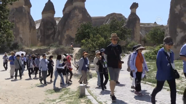 cinli-turistler-kapadokyaya-hayran-kaliyor