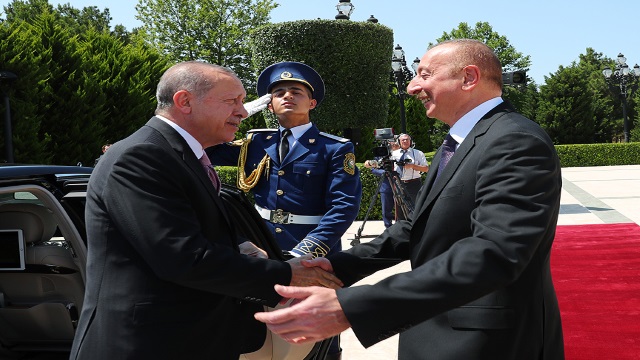 baskan-erdoganin-azerbaycandaki-temaslari-suruyor