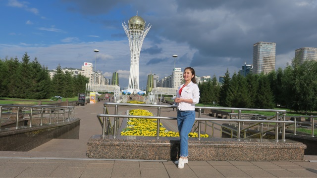 kazak-turku-hostes-turkiyeden-yolculara-ana-dillerinde-hizmet-veriyor