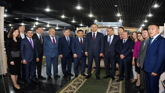 kazakistandan-uluslararasi-turk-akademisine-ovgu