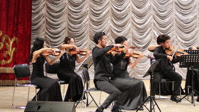 turksoy-hazar-oda-orkestrasi-ilk-konserini-verdi
