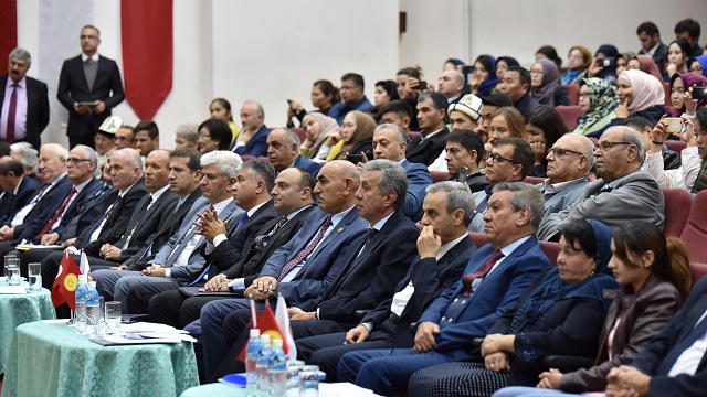 kirgizistanda-mevlana-konferansi