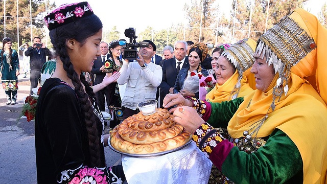 dusanbe-de-turkmenistan-kultur-gunleri