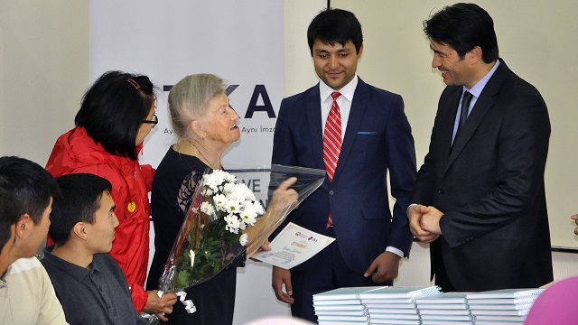 tikadan-kirgizistanda-mesleki-egitim-kursiyerlerine-sertifika