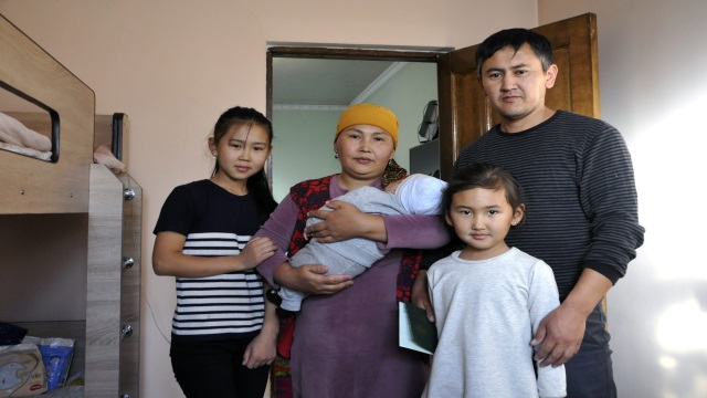 kirgizistanda-bir-aile-bebegine-erdogan-ismini-verdi
