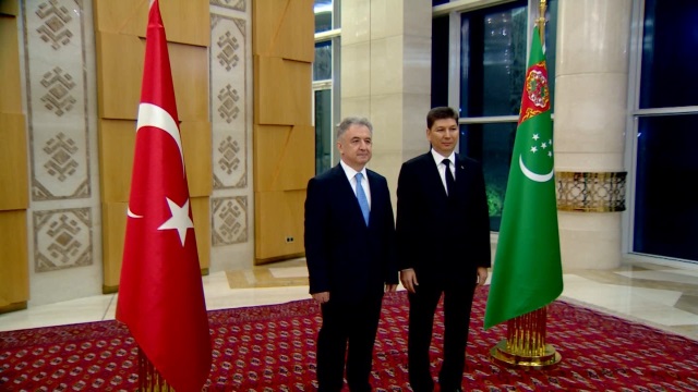 turkmenistan-da-cumhuriyetimizin-95-yili-coskuyla-kutlandi