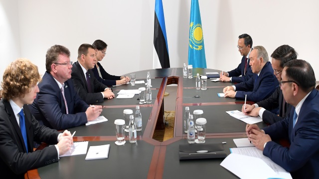 kazakistan-cumhurbaskani-nazarbayev-estonya-basbakani-ratas-ile-gorustu