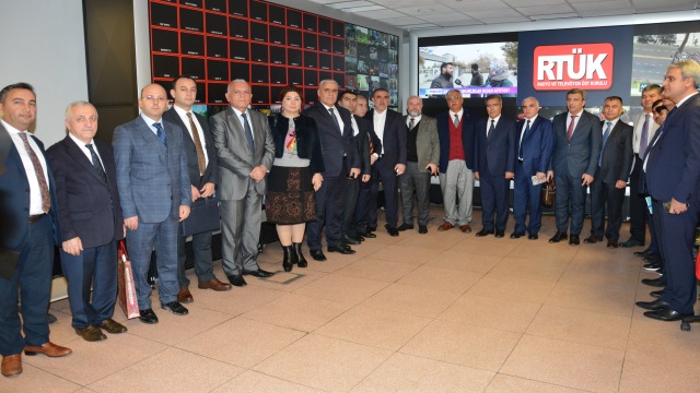 azerbaycan-kamu-temsilcileri-ve-gazetecilerinden-rtuke-ziyaret