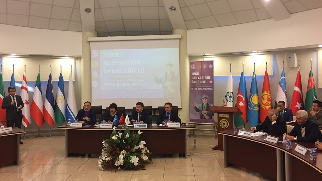 turksoyda-kazak-sair-estay-berkimbaylulinin-anisina-konferans