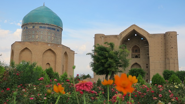 kazakistandan-turkistan-kentinde-insaat-hamlesi