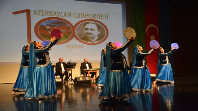 bursada-azerbaycan-cumhuriyet-soleni-duzenlendi