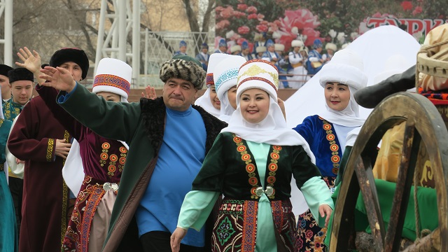 kazakistanda-nevruz-renkli-rituellerle-kutlanacak