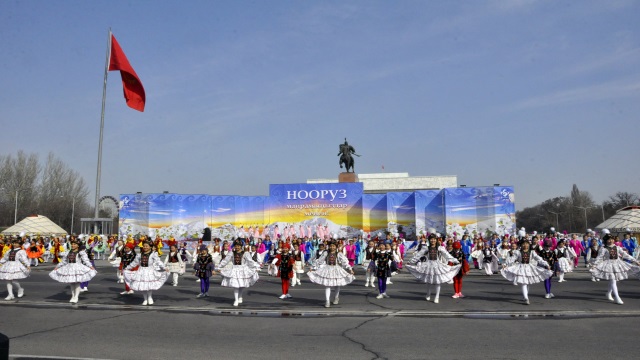 kirgizistanda-nevruz-bayrami-coskuyla-kutlandi