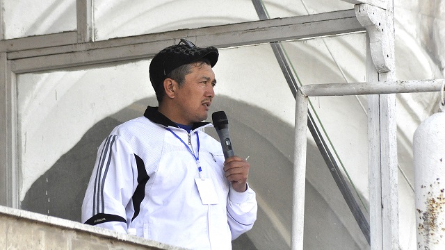 kirgizistanda-kok-boru-spikerleri-hem-anlatiyor-hem-eglendiriyor