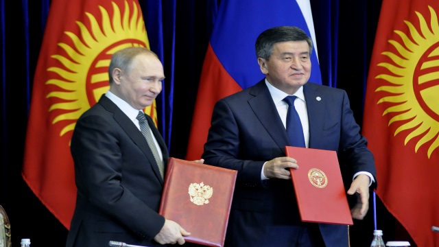 kirgizistan-ile-rusya-arasinda-is-sozlesmesi-imzalandi