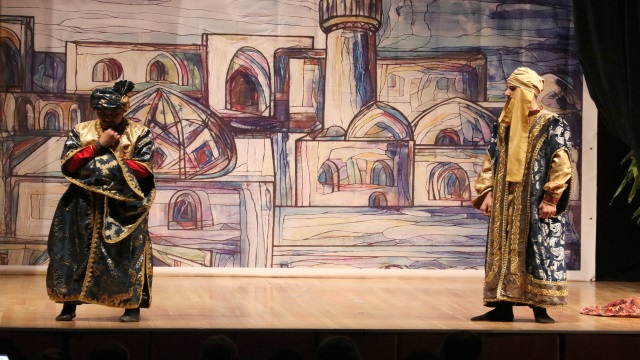 azerbaycanli-tiyatro-toplulugu-kayseride-sahne-aldi
