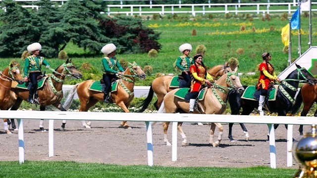 turkmenistan-da-at-bayrami