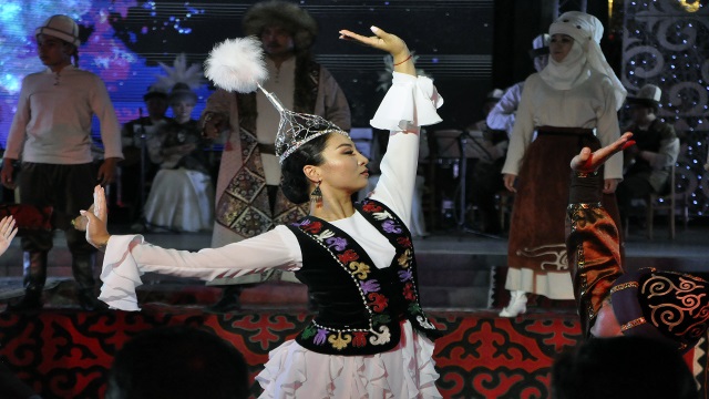 kirgizistanda-5-dunya-halk-destanlar-festivali