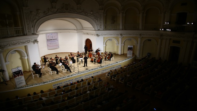 turksoy-genclik-oda-orkestrasindan-bakude-konser