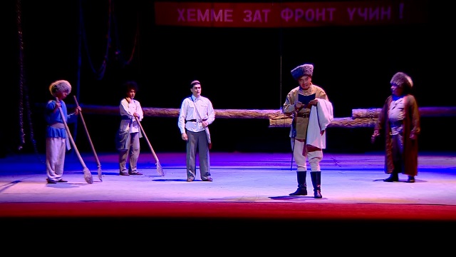 turkmen-tiyatrosu-yeni-sezonda-devlet-baskani-nin-yazdigi-romanla-perdelerini-a
