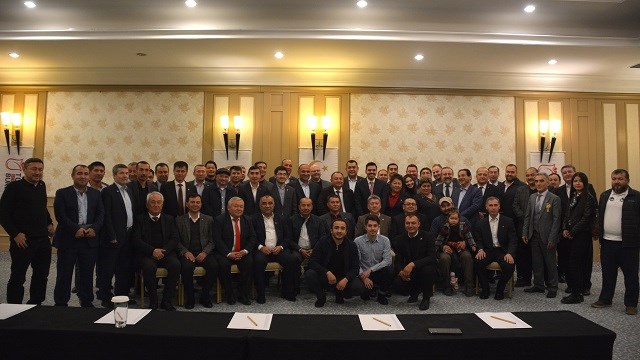 ozbekistanli-turkiye-mezunlari-taskentte-bulustu