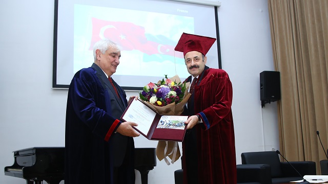 yok-baskani-yekta-saraca-azerbaycanda-fahri-doktora-verildi