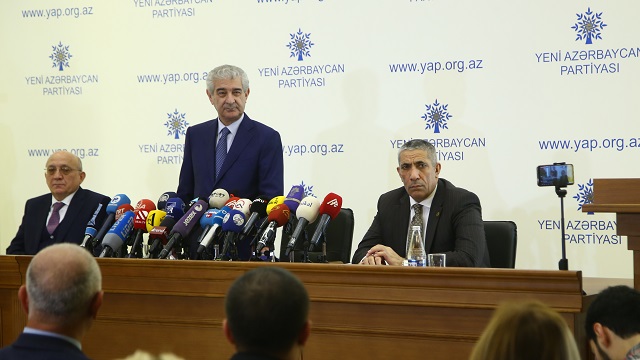 azerbaycanda-iktidar-partisi-yap-parlamentonun-feshi-icin-basvurdu