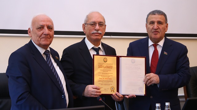 turk-tarih-kurumu-baskani-turana-azerbaycanda-fahri-doktora-verildi